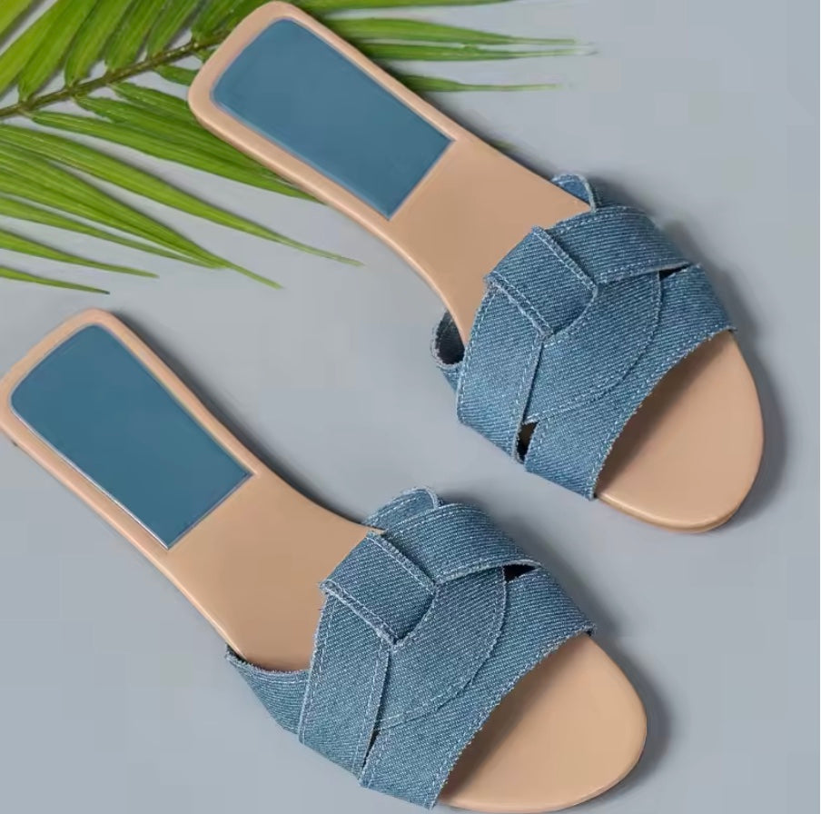 Sandalen mit Flechtriemen