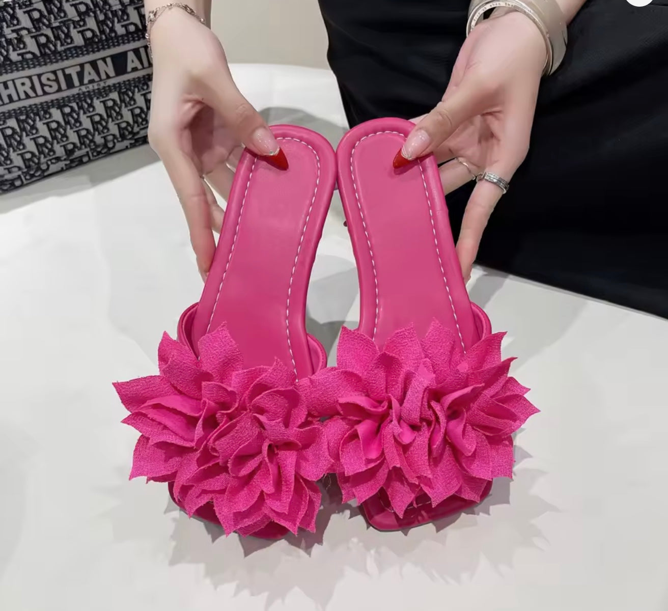 Sandalen mit einer Blume
